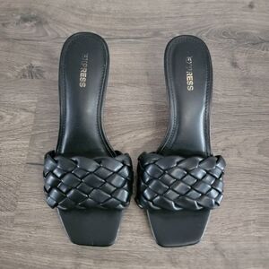 Women's woven heel slide sandals size 6 from Express